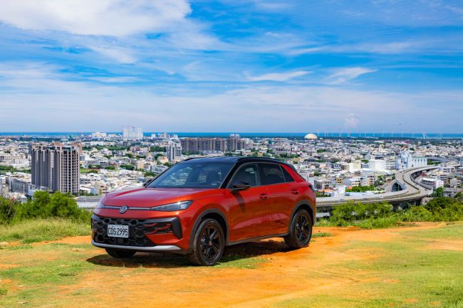 119.8萬起 格局突破級距疆界 質感躍升旗艦駕馭體驗 Volkswagen The all-new T-Roc 魅力 自成焦點 全新登場