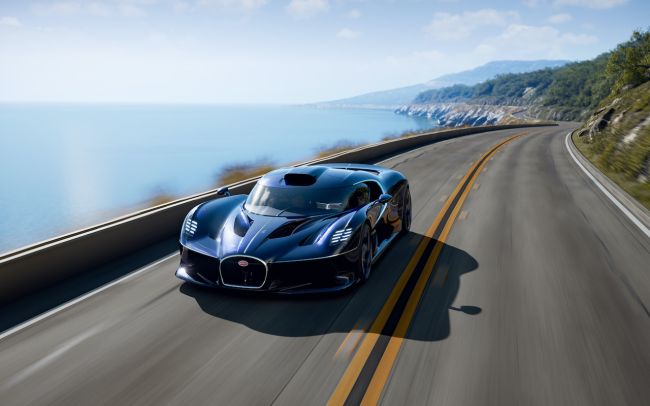 【Bugatti曾經的賽道專屬Bolide竟也迎來公路化的一天！第三輛One-Off車款Destrier預計圓石灘車展正式亮相！】