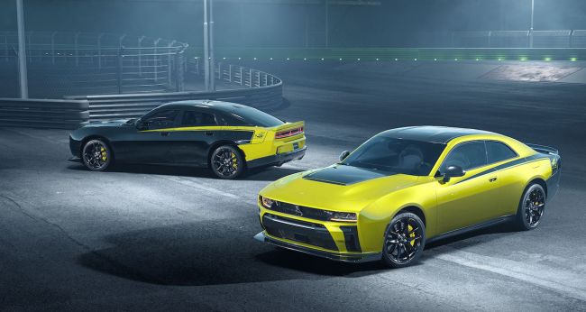 【600匹史上最強狂蜂首發登場!Dodge Charger Super Bee不只回歸燃油教派 更要超越歷代前輩 雙渦輪直六性能直逼V8地獄貓!】