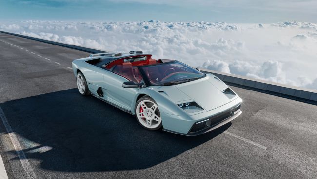 【絕美上空Diablo現身圓石灘車展卻不是來自Lamborghini？ㄒ咬中改裝品牌Eccentrica V12 Roadster 限量19輛帶你回歸類比時代的原始駕駛激情！】