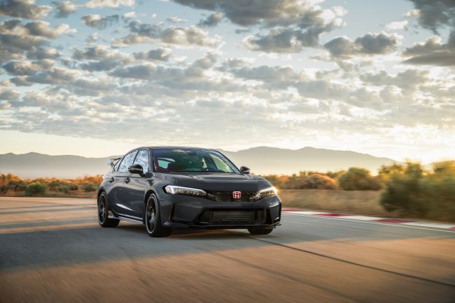 【最終的手排前驅鋼砲再迎中期改款!全新27年式Honda Civic Type R動力不變操駕表現卻更上一層樓!?】