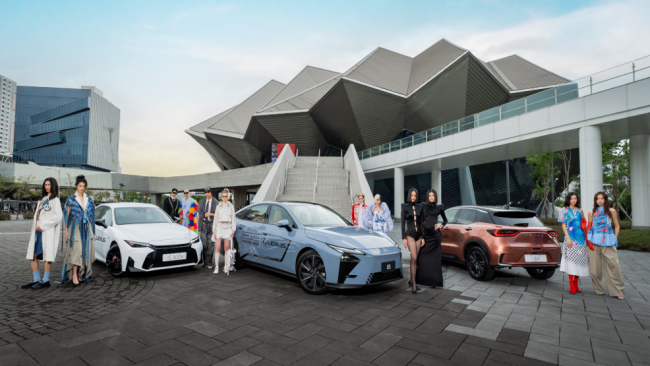 2026臺北時裝週 Taipei Fashion Week LEXUS ES 500e優雅領銜多元風格展車 攜手星光座駕共演跨界時尚盛典