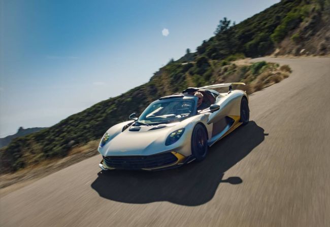 【上空盡享350km/h傲人極速!Aston Martin Valhalla Spider成品牌最速敞篷車型!】