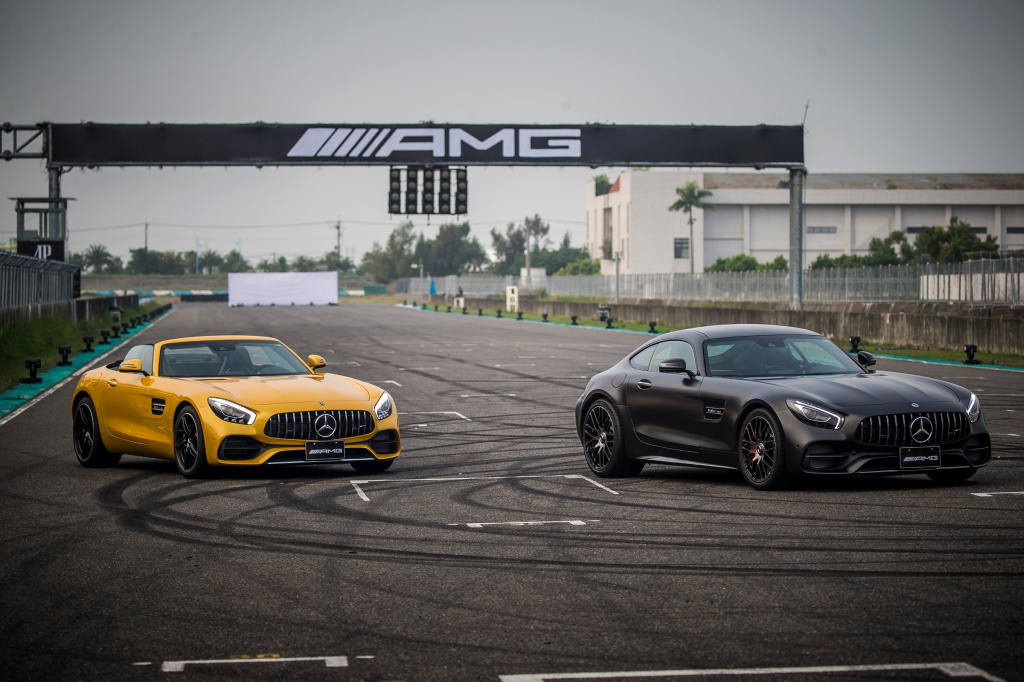[車廠快訊] AMG駕駛學院再掀 AMG 50 周年性能傳奇狂潮 DTM傳奇冠軍挾綠色地獄猛獸咆嘯現身 - 試車頻道 TCar