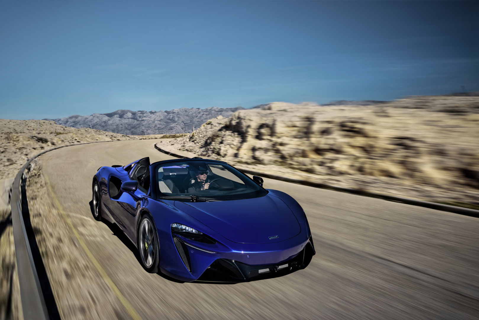 1528萬元起 無垠天際 悸動來襲 全新McLaren Artura Spider 油電動力的敞篷駕馭樂趣 - 試車頻道 TCar